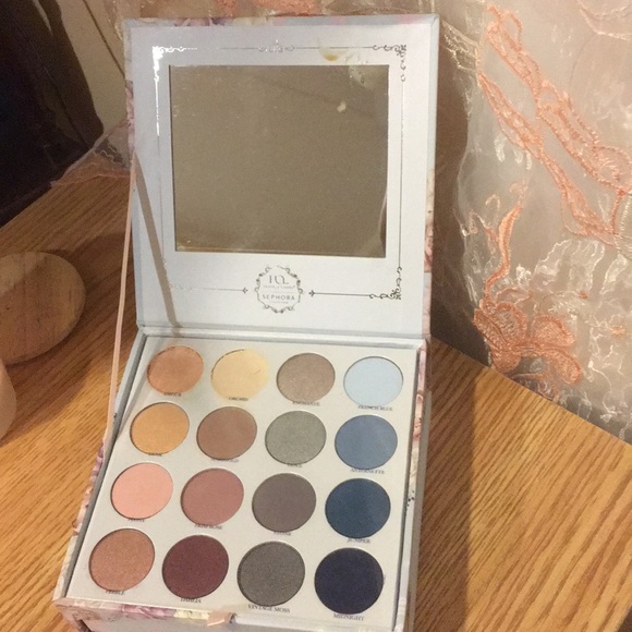 Sephora*House of Lashes palette - Picture 3 of 5